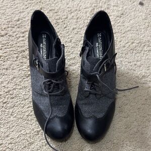Naturalizer Women's Black and Gray business shoe